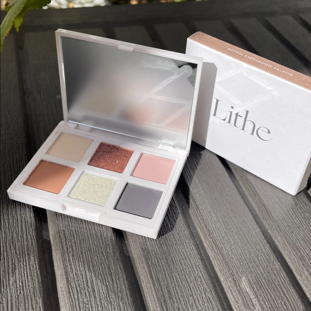 LITHE BEAUTY - Astral Eyeshadow Palette